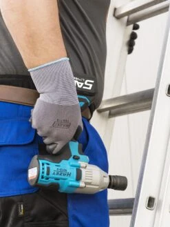 HAZET Akku-Schlagschrauber 700 Nm Vierkant 12,5mm 1/2 Zoll 3-teilig 9212-3 -Werkzeug Günstiges Geschäft 9212 3 23anwendung 23guertelclip 233